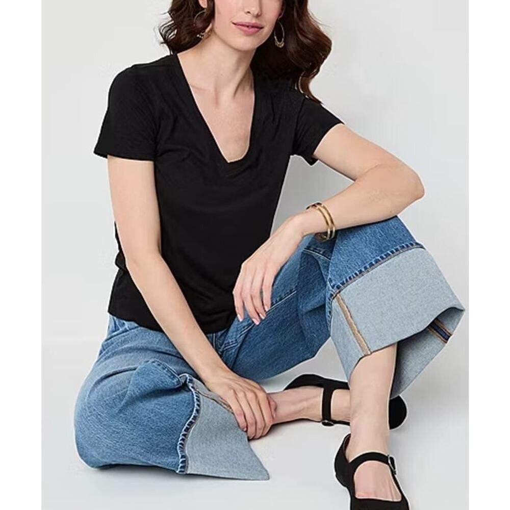 a.n.a Womens V-Neck Cotton Blend V-Neck Short Sleeve T-Shirt in Black Medium $14